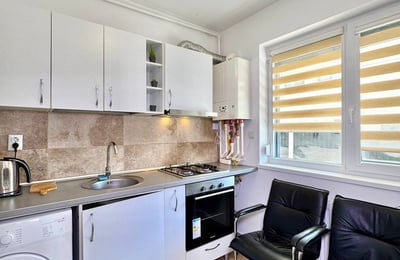 Miete einer gemütlichen 1-Zimmer-Wohnung mit Balkon in Chiajna, nahe Bukarest, Rumänien
